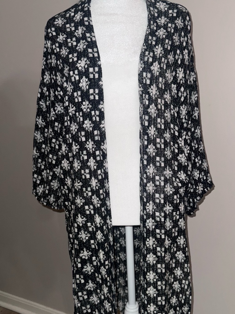 BONGO Black & White Patterned Open-Front Kimono